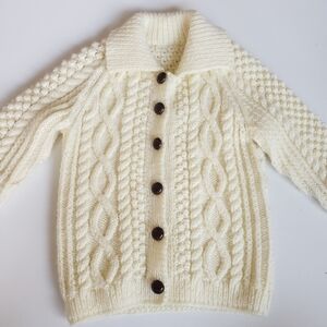 Vintage 1970s Childs Girls Boys Cream Knit Cardigan Sweater Wood Button #18